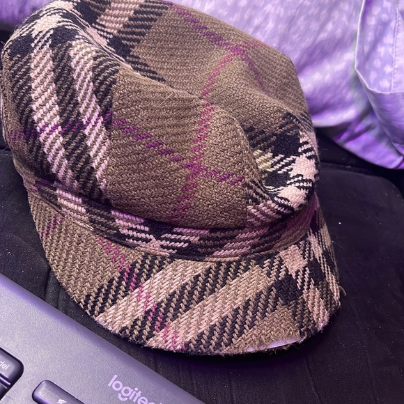 Burberry hat - Picture 1 of 3
